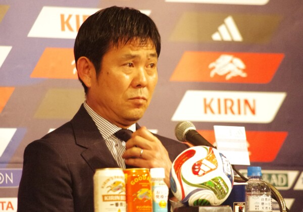 森保監督はメンバー発表の際、三笘ら漏れた選手のことを思い涙ぐんだ