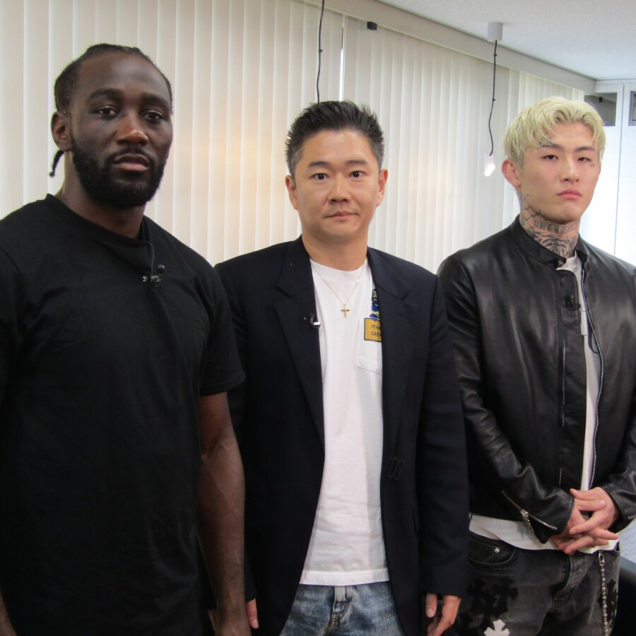 異色対談と行ったクロフォード氏と平本蓮。真ん中がクロフォード氏を来日させたabc株式会社の松田代表