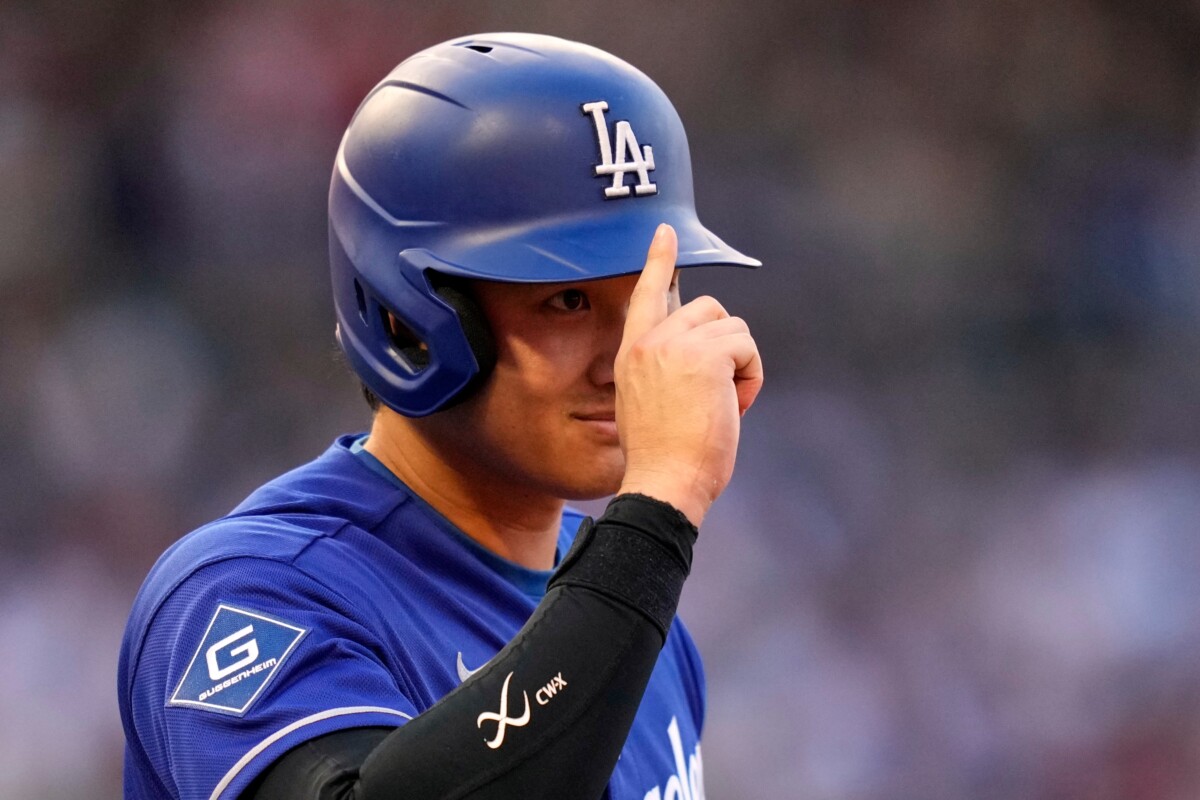 大谷翔平が古巣エンゼルスのメンバーにアイコンタクトで挨拶（写真・AP/アフロ）