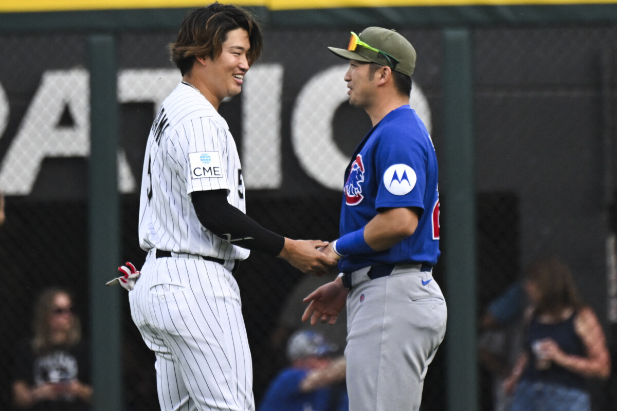 村上宗隆は試合前に鈴木誠也と旧交を温めた（写真：USA TODAY Network/アフロ）
