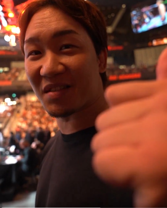 朝倉未来が現地で弟の海のＵＦＣ初勝利を祝福した（ＵＦＣJapanＸより）