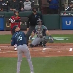 村上宗隆がジャッジに並ぶ15号（MLBJapan公式Ｘより）
