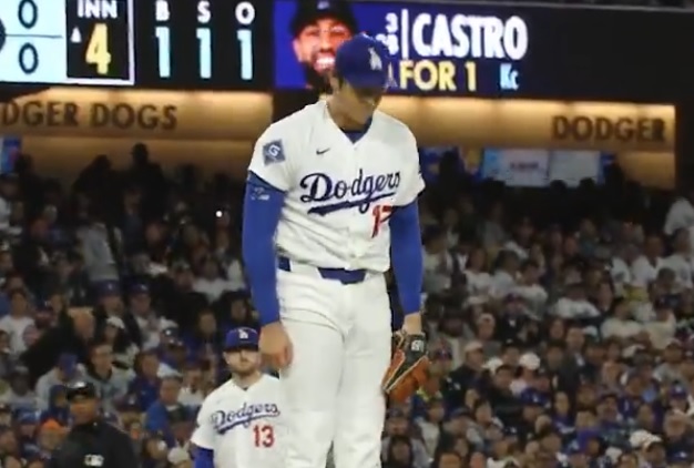 これが話題となった大谷翔平のペコリシーン（ＭＬＢ公式Ｘより）