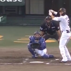 阪神のドラフト1位の立石がプロデビュー戦の第1打席の初球をヒットにした（DAZNベースボールより）