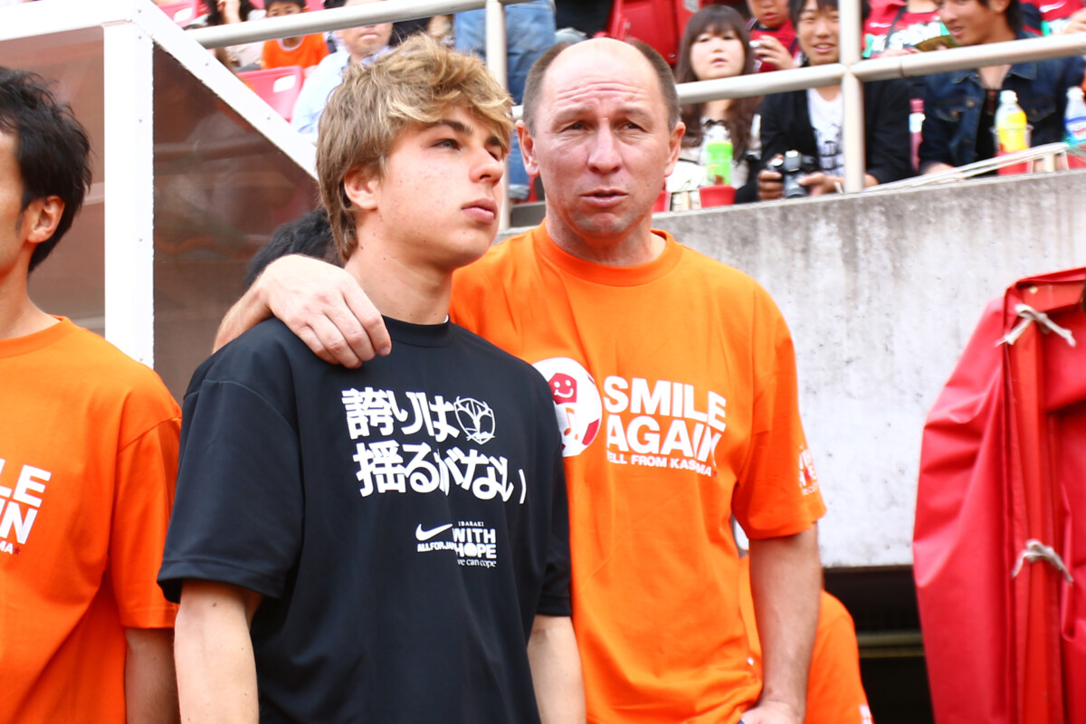 元鹿島アントラーズの“レジェンド”アルシンド氏はブラジルの勝利を予想。隣は鹿島、甲府でプレーした息子のイゴール（資料写真：松岡健三郎/アフロ）
