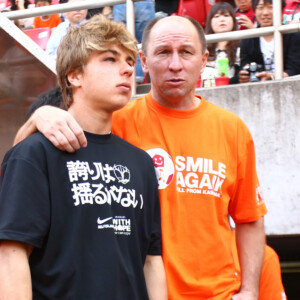 元鹿島アントラーズの“レジェンド”アルシンド氏はブラジルの勝利を予想。隣は鹿島、甲府でプレーした息子のイゴール（資料写真：松岡健三郎/アフロ）