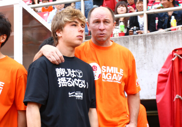 元鹿島アントラーズの“レジェンド”アルシンド氏はブラジルの勝利を予想。隣は鹿島、甲府でプレーした息子のイゴール（資料写真：松岡健三郎/アフロ）