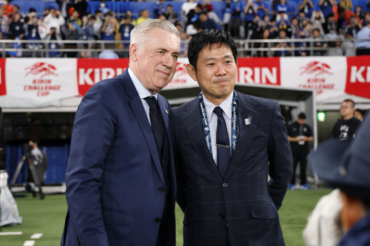 「W杯予言者」ドイツ人経済学者の「日本が勝つ」の予想が波紋…写真はブラジルのアンチェロッティ監督と日本の森保監督（写真・アフロ）