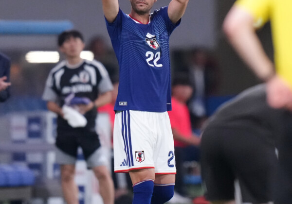 セレモニー的な出場が物議を醸した吉田麻也がアイスランド戦での日本代表の収穫と課題を語り尽くした（写真・AP/アフロ）