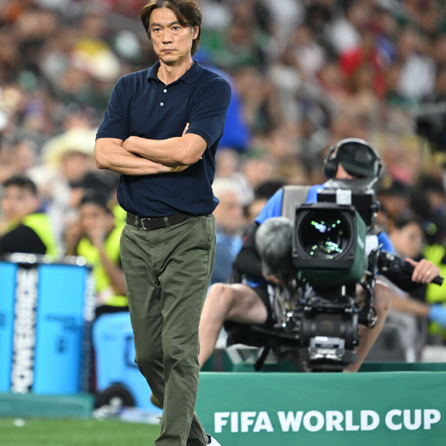 南アに負けグループ3位に後退した韓国のホン・ミョンボ監督に歴代レジェンドから批判が殺到（写真：新華社/アフロ）