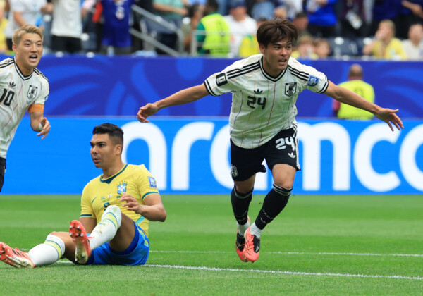 佐野海舟の先制ゴールで前半は１－０で折り返したのだが…（写真：Agencia EFE/アフロ）