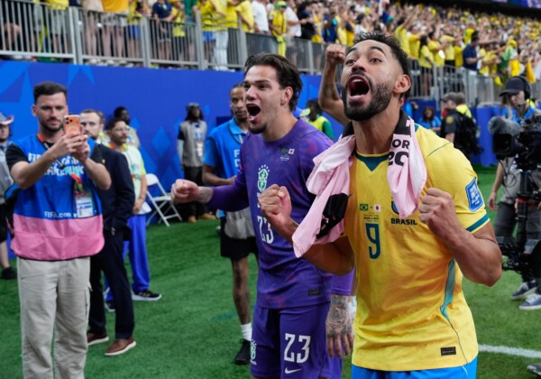 試合後にブラジルのクーニャが日本に向かって罵声を浴びせた（写真・ＡＰ/アフロ）