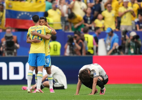 アディショナルタイムの勝ち越しゴールで日本がブラジルに惜敗した（写真：AP/アフロ）