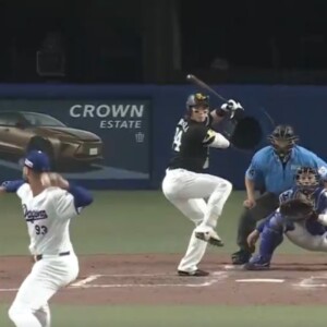 中日のマラーが不用意に投じた初球のスライダーをソフトバンクの栗原に痛打された（DAZNベースボール公式Ｘより）