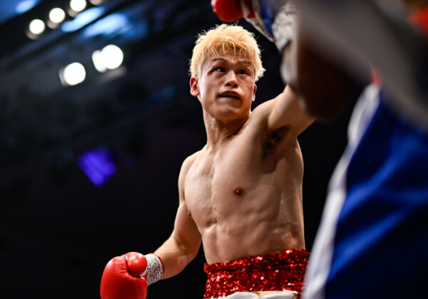 堤駿斗がＷＢＡ世界スーパーフェザー級挑戦者決定戦を2回ＴＫＯで制す（写真・山口裕朗）
