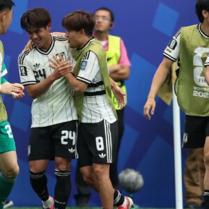 ブラジル戦での佐野海舟の先制ゴールに久保建英も歓喜。リバプールがこの2人に狙いを定めている（写真・アフロ）