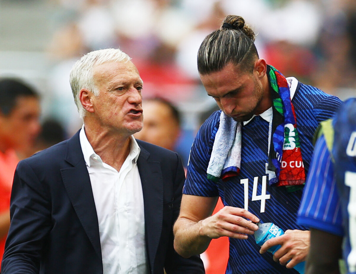試合後にラビオ（右）が衝撃のチームメイト批判…代表ラストマッチだったデシャン監督（左）も困惑（写真・ロイター/アフロ）