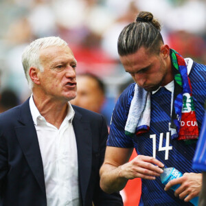 試合後にラビオ（右）が衝撃のチームメイト批判…代表ラストマッチだったデシャン監督（左）も困惑（写真・ロイター/アフロ）
