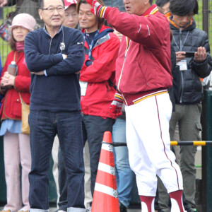 板東英二さんは公私で仲の良かった星野仙一氏が監督を務めていた楽天キャンプを2012年に訪れていた（写真・スポーツ報知/アフロ）