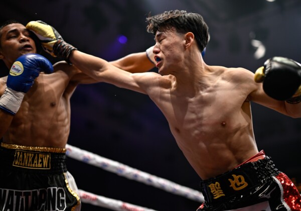 大橋ジム期待の“アマ7冠"中山聖也が6回TKOデビュー！（写真・山口裕朗）