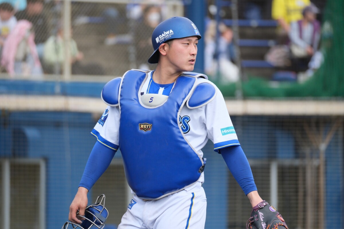 横浜DeNAの松尾は打撃では3打点の活躍も捕手としてはリードに問題があり1イニング8失点の炎上を止めきれなかった（資料写真・黒田史夫）