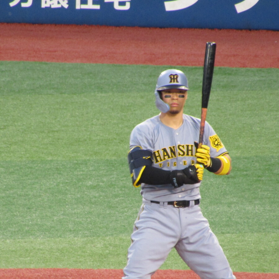 佐藤輝明が巨人との首位攻防戦で通算150号を含む2本塁打と爆発