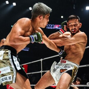 秋元が打撃でクレベルを圧倒した（RIZIN FF)