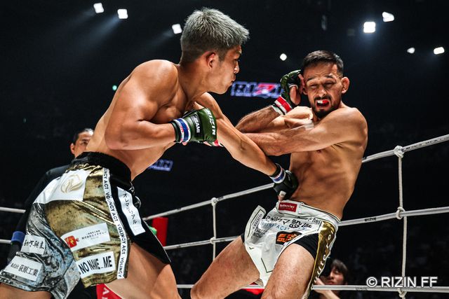 秋元が打撃でクレベルを圧倒した(RIZIN FF)