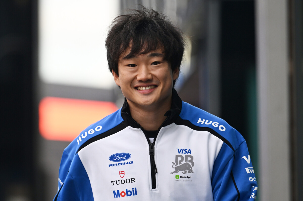 サーキットに帰ってきた角田裕毅は自然と笑みがこぼれた(Getty Images / Red Bull Content Pool)