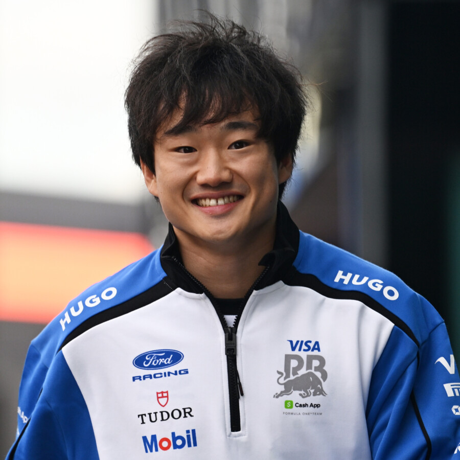 サーキットに帰ってきた角田裕毅は自然と笑みがこぼれた(Getty Images / Red Bull Content Pool)
