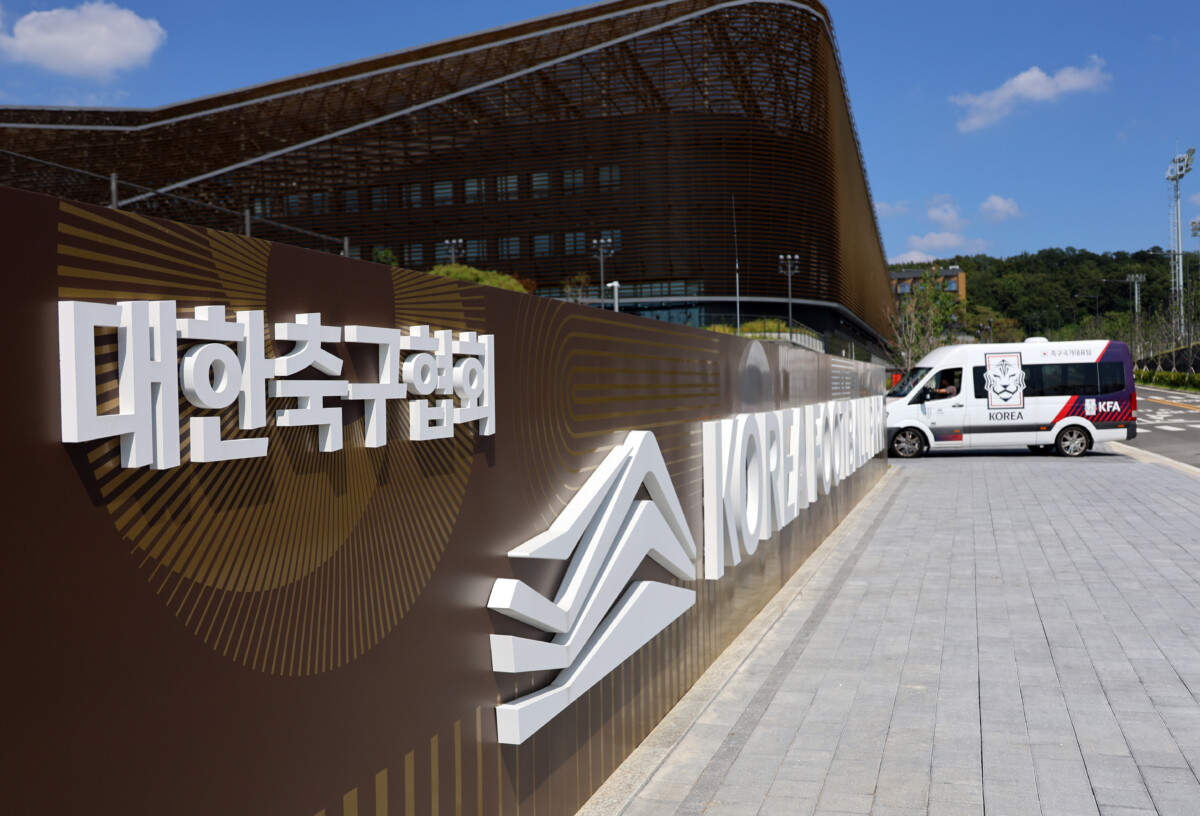 激震の韓国サッカー協会が15年前に外国人審判に性的接待を行っていたという疑惑スキャンダルが発覚（写真：YONHAP NEWS/アフロ）