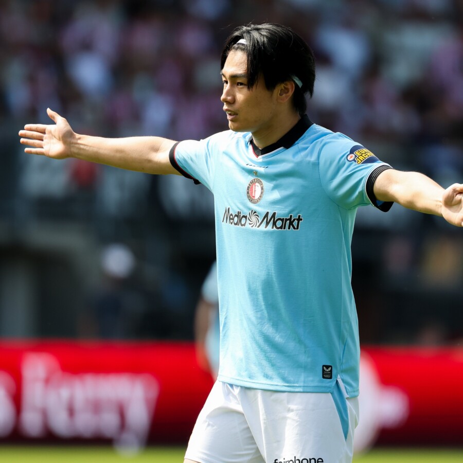 フェイエノールトでプレーする上田綺世が移籍希望のプレミアからではなく「興味のない」トルコからのオファーに困惑（写真：REX/アフロ）