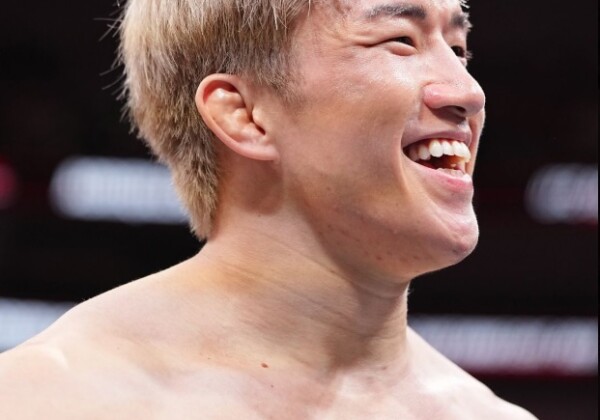朝倉海がハイキックからの壮絶ＴＫＯでＵＦＣ2連勝を飾った（ＵＦＣＪａｐａｎ公式Ｘより）