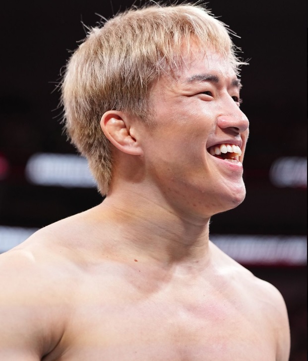 朝倉海がハイキックからの壮絶ＴＫＯでＵＦＣ2連勝を飾った（ＵＦＣＪａｐａｎ公式Ｘより）