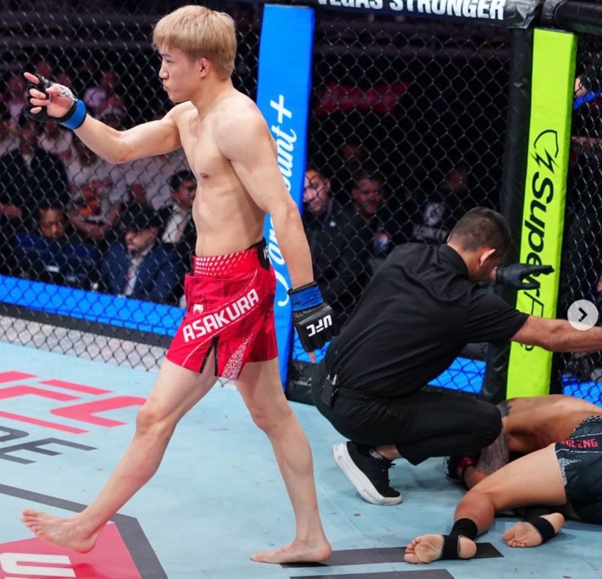 元RIZIN王者の朝倉海がハイキックからの壮絶TKOでUFC2連勝を飾った(UFCJapan公式Xより）