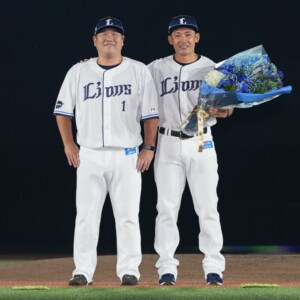 西武の栗山巧の引退セレモニーに登場した中村剛也はドラフト同期だ（西武ライオンズ公式Xより）