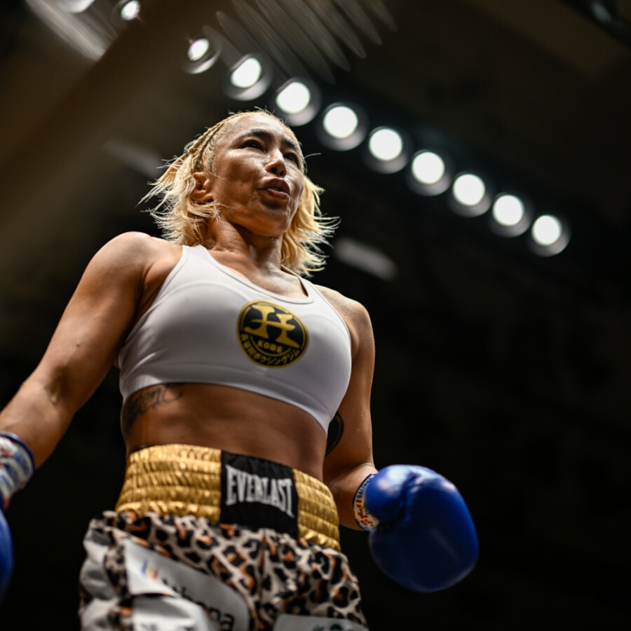 山本美憂が衝撃のＴＫＯ勝利でボクシングデビュー戦を飾る（写真・山口裕朗）