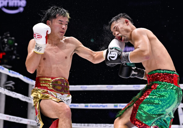 天心が拓真からダウンを奪い追い詰めたシーンも（写真・山口裕朗）