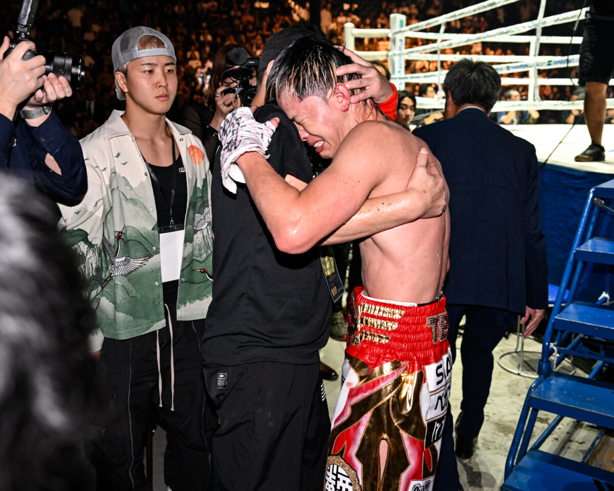 天心は父弘幸さんの顔を見ると号泣した（写真・山口裕朗）
