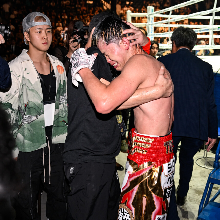 天心は父弘幸さんの顔を見ると号泣した(写真・山口裕朗)
