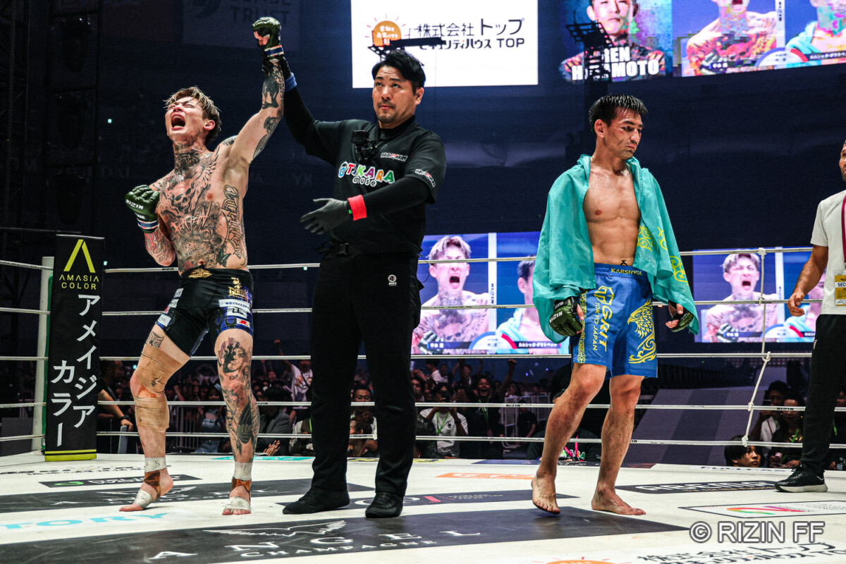 平本蓮が判定勝利の瞬間に喜びを爆発させた（写真・RIZIN FF)