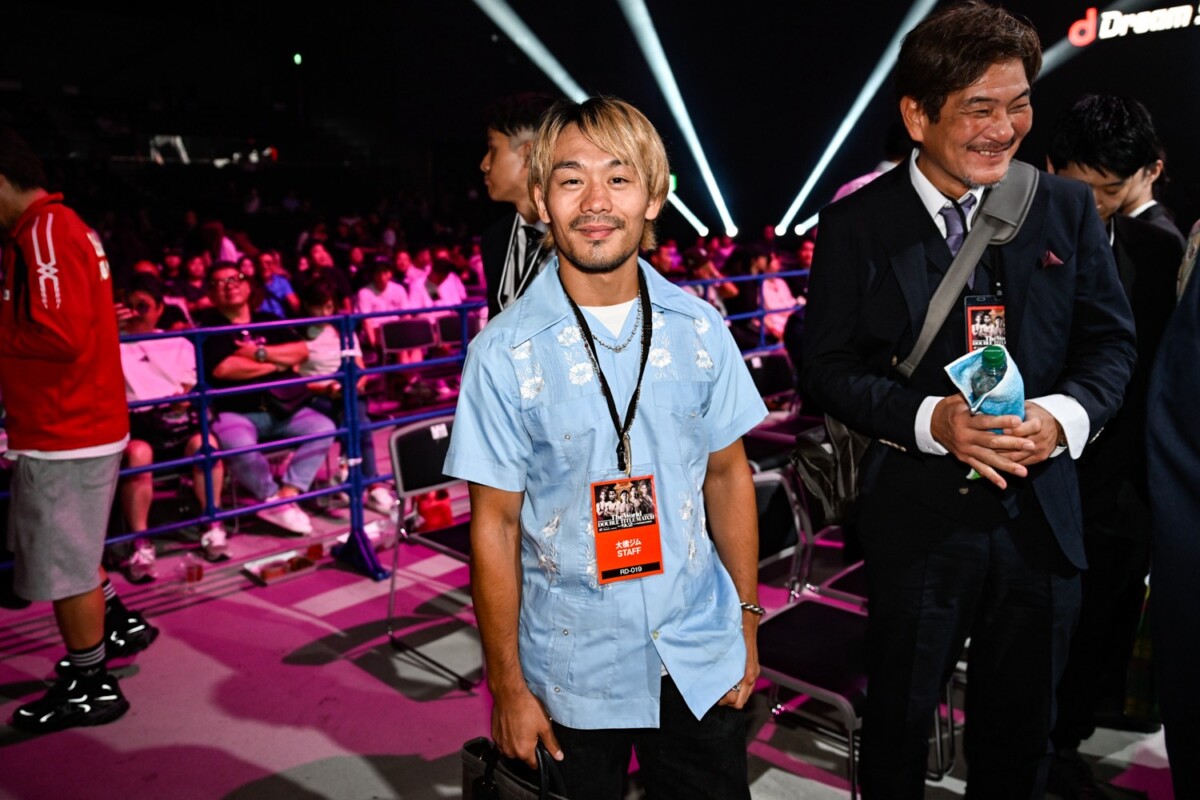 横浜BUNTAIに来場した元WBA世界バンタム級王者の堤聖也（写真・山口裕朗）