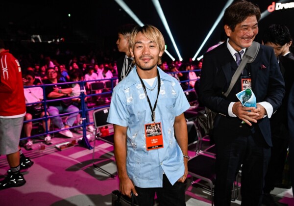 横浜BUNTAIに来場した元WBA世界バンタム級王者の堤聖也（写真・山口裕朗）