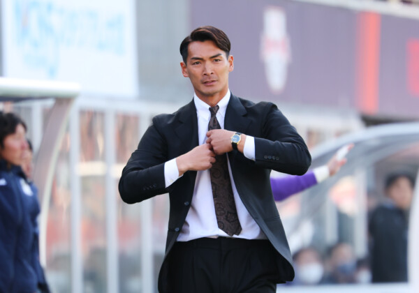 ハンドの誤審疑惑に元日本代表ＤＦでもあるJ2藤枝の槙野監督が激怒(資料写真・長田洋平/アフロスポーツ）