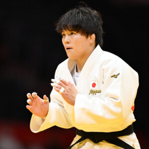 金メダルを獲得した前田凜が中国の唐婧に腕を噛まれた（写真：松尾/アフロスポーツ）