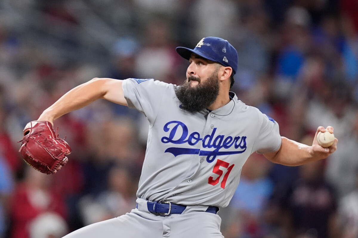 ドジャースの2番手アレックス・ベシアの牽制にボーク疑惑（写真・ＡＰ/アフロ）