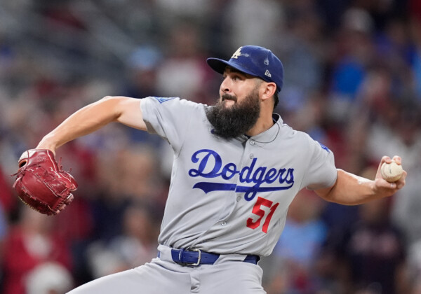 ドジャースの2番手アレックス・ベシアの牽制にボーク疑惑（写真・ＡＰ/アフロ）