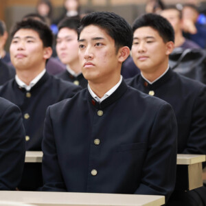 巨人の強行1位指名を見た瞬間にも織田翔希はまったく表情を変えなかった（写真・スポーツ報知/アフロ）