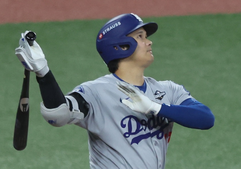 5番に下がっても無安打だった大谷翔平のABSチャレンジ失敗にロバーツ監督が不服?!(資料写真:UPI/アフロ)