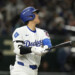 ドジャースの大谷翔平がカブスとの東京シリーズ第2戦で記念すべき第1号を放つがファンに邪魔されビデオ検証が行われた（写真・ＡＰ/アフロ）